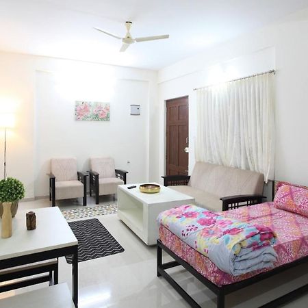 Qualtems Guest House Bangalore Extérieur photo