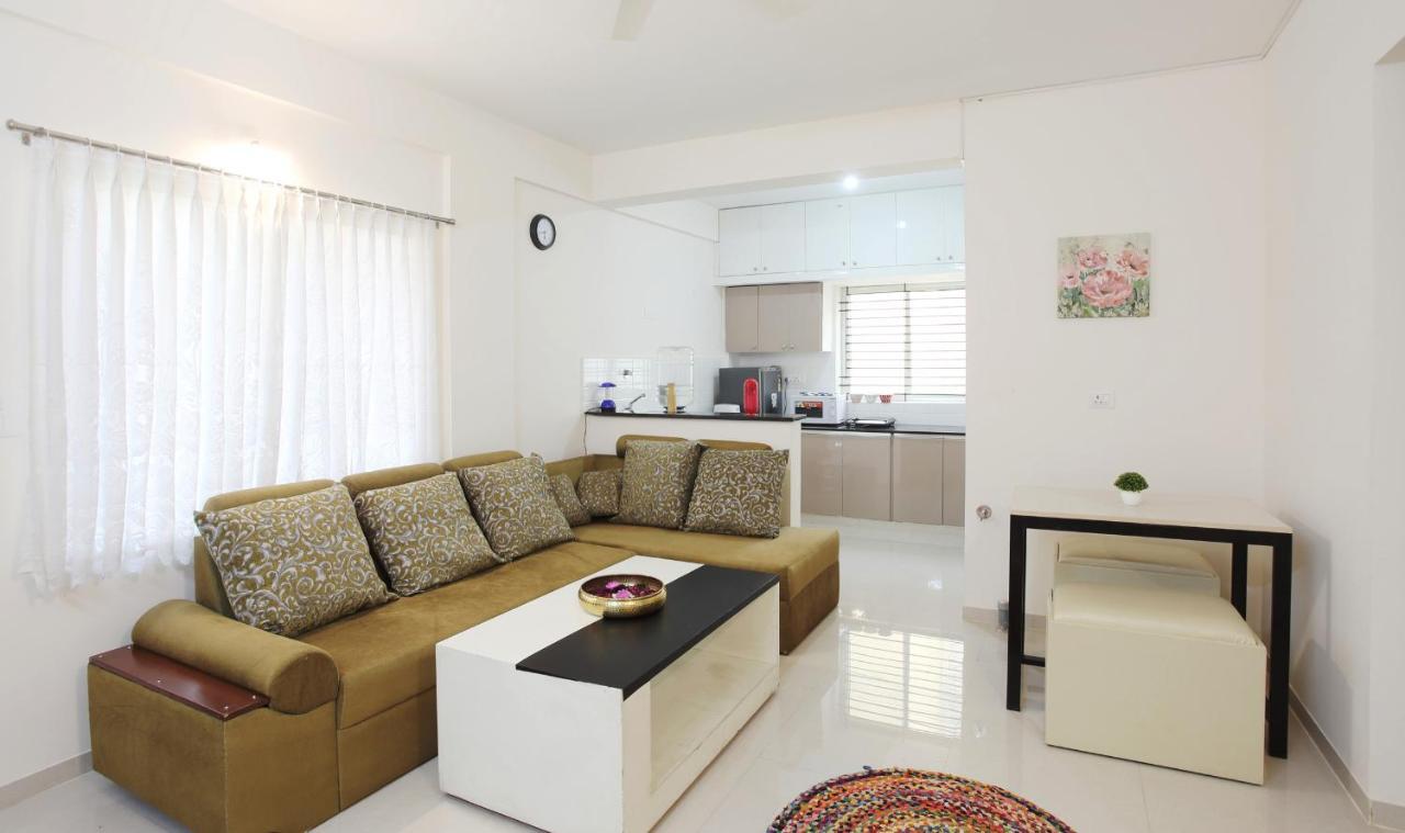 Qualtems Guest House Bangalore Extérieur photo