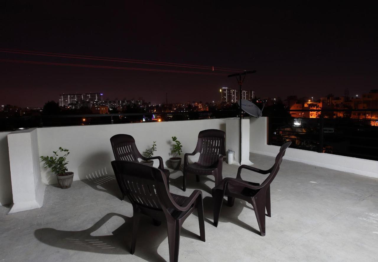 Qualtems Guest House Bangalore Extérieur photo