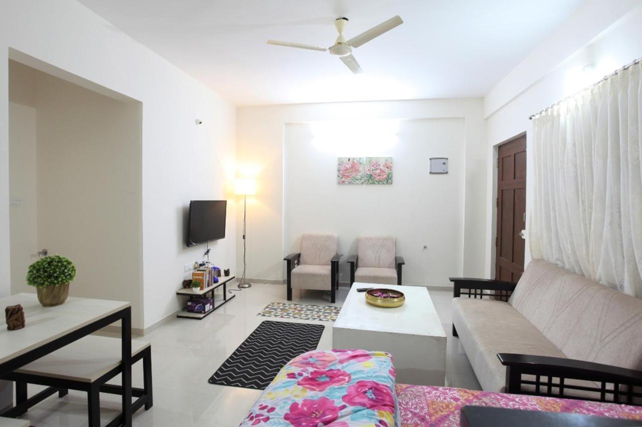 Qualtems Guest House Bangalore Extérieur photo